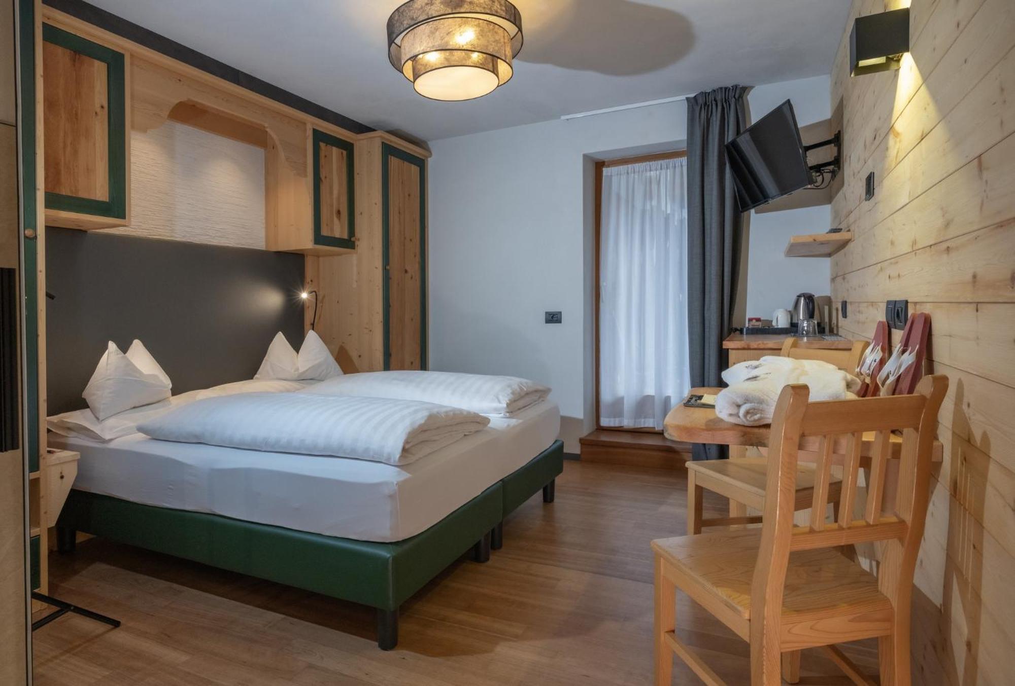 La Roccia Wellness Hotel Cavalese Zewnętrze zdjęcie